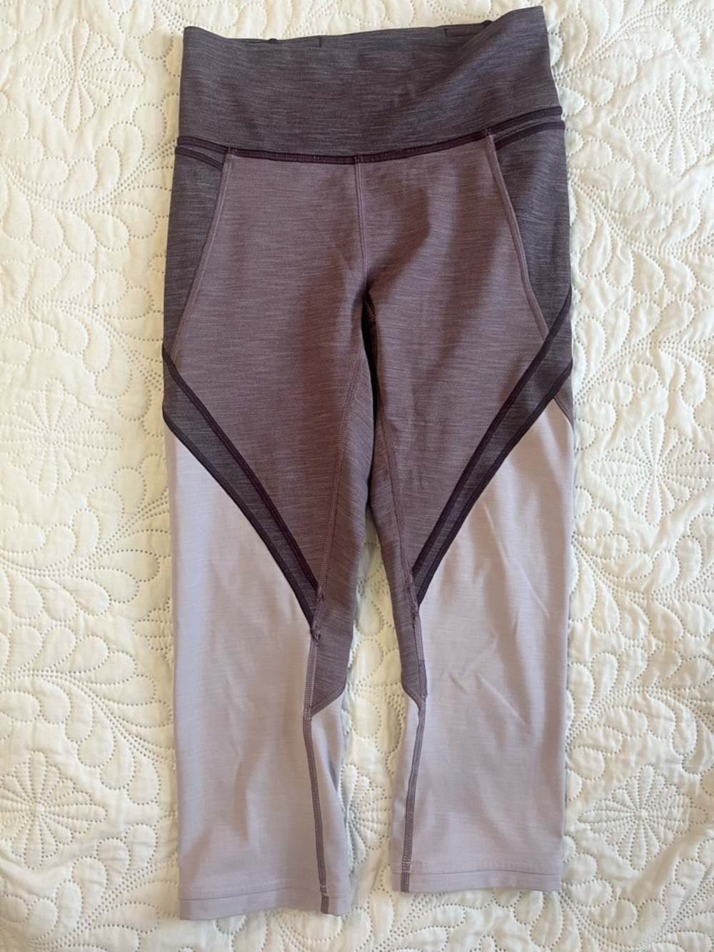 Lululemon Early Extension High-Rise Crop*21".Purple/Heathered Plum leggings. (4)